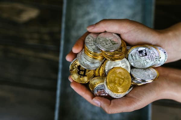  炒黄金赔了剩余钱还能提出来吗